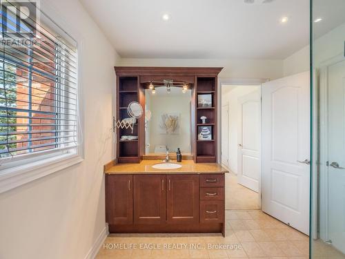 47 Hartwell Way, Aurora, ON - Indoor Photo Showing Bathroom