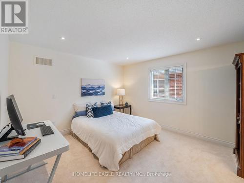 47 Hartwell Way, Aurora, ON - Indoor Photo Showing Bedroom