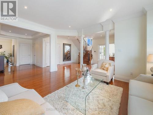 47 Hartwell Way, Aurora, ON - Indoor Photo Showing Living Room