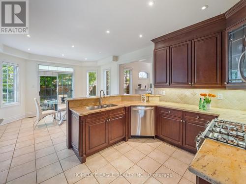 47 Hartwell Way, Aurora, ON - Indoor Photo Showing Kitchen With Double Sink