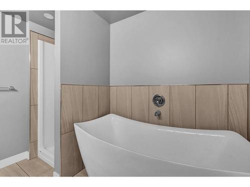 1905 Croft Road, Prince George, BC - Indoor Photo Showing Bathroom