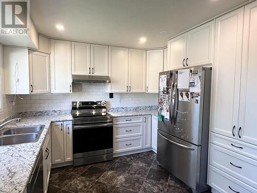 118 Brigade Drive, Prince George, BC - Indoor Photo Showing Kitchen With Double Sink