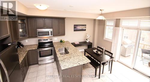 4139 Palermo Common, Burlington, ON - Indoor Photo Showing Kitchen With Upgraded Kitchen