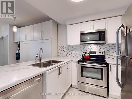 44 - 760 Lawrence Avenue W, Toronto (Yorkdale-Glen Park), ON - Indoor Photo Showing Kitchen With Double Sink With Upgraded Kitchen