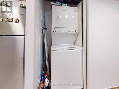 44 - 760 Lawrence Avenue W, Toronto (Yorkdale-Glen Park), ON - Indoor Photo Showing Laundry Room