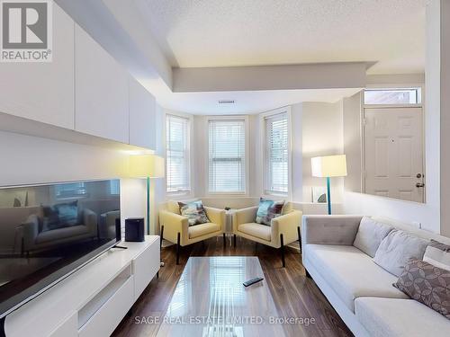 44 - 760 Lawrence Avenue W, Toronto (Yorkdale-Glen Park), ON - Indoor Photo Showing Living Room