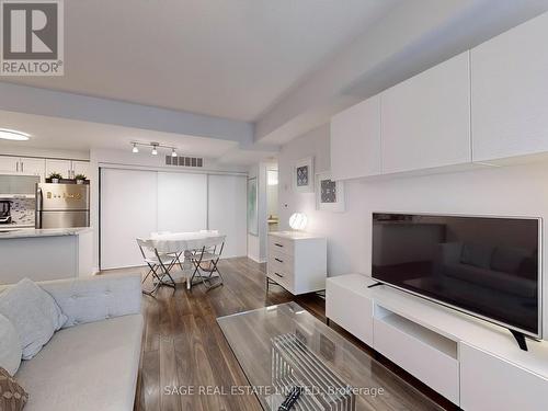 44 - 760 Lawrence Avenue W, Toronto (Yorkdale-Glen Park), ON - Indoor Photo Showing Living Room