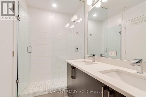 Th5 - 26 Ernest Avenue, Toronto (Dovercourt-Wallace Emerson-Junction), ON - Indoor Photo Showing Bathroom