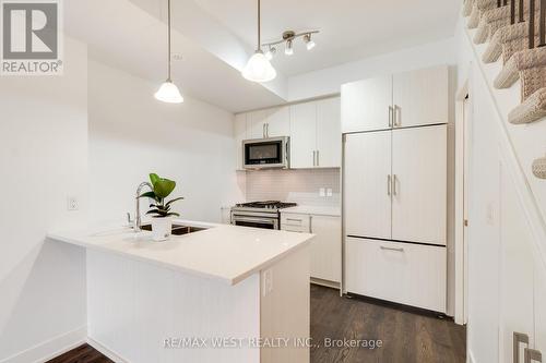 Th5 - 26 Ernest Avenue, Toronto (Dovercourt-Wallace Emerson-Junction), ON - Indoor Photo Showing Kitchen