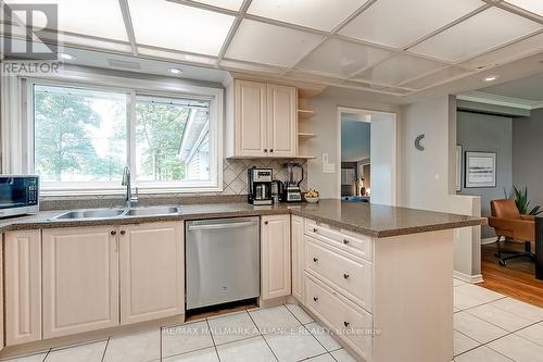 548 Swann Drive, Oakville (Bronte West), ON - Indoor Photo Showing Kitchen