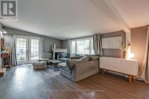 548 Swann Drive, Oakville (Bronte West), ON - Indoor Photo Showing Living Room