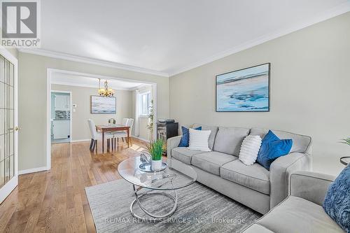 5 Mossbank Drive, Brampton (Fletcher'S Creek South), ON - Indoor Photo Showing Living Room