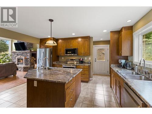 5889 Old Stagecoach Road, Kamloops, BC - Indoor Photo Showing Kitchen With Stainless Steel Kitchen With Double Sink