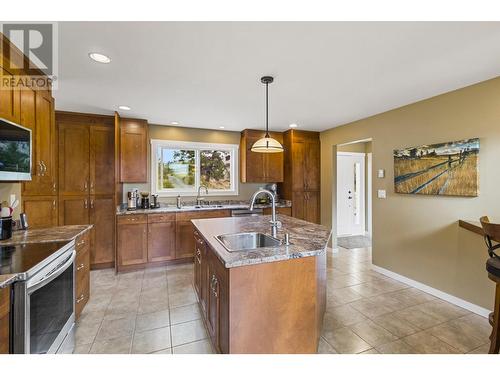 5889 Old Stagecoach Road, Kamloops, BC - Indoor Photo Showing Kitchen With Double Sink