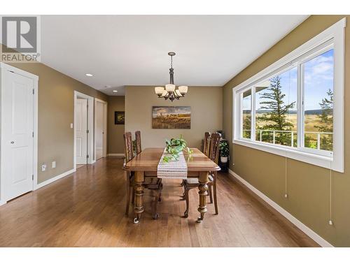 5889 Old Stagecoach Road, Kamloops, BC - Indoor Photo Showing Dining Room