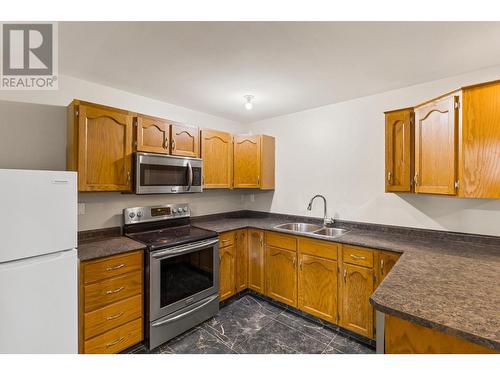 5889 Old Stagecoach Road, Kamloops, BC - Indoor Photo Showing Kitchen With Double Sink