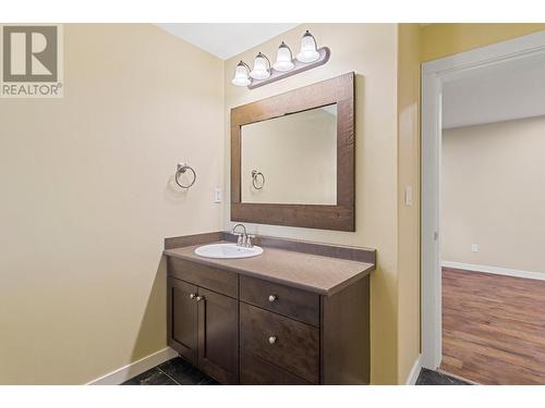 5889 Old Stagecoach Road, Kamloops, BC - Indoor Photo Showing Bathroom