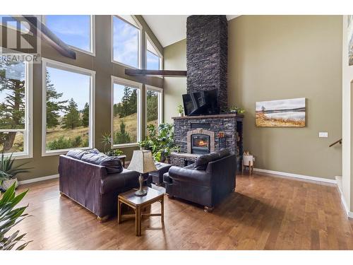 5889 Old Stagecoach Road, Kamloops, BC - Indoor Photo Showing Living Room With Fireplace