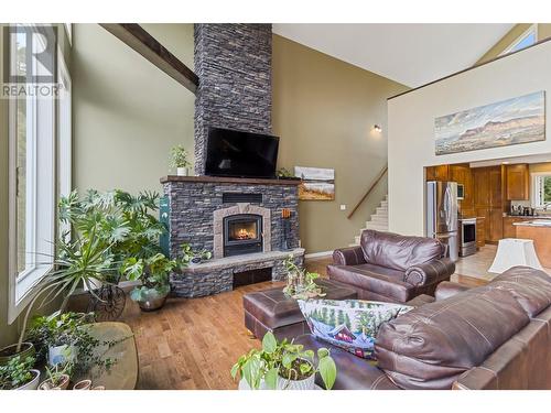 5889 Old Stagecoach Road, Kamloops, BC - Indoor Photo Showing Living Room With Fireplace