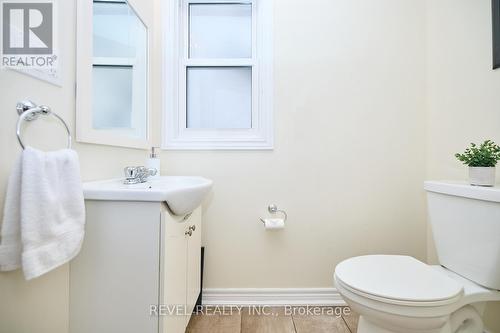 91 Bell Street, Port Colborne, ON - Indoor Photo Showing Bathroom