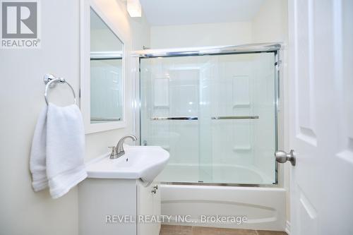 91 Bell Street, Port Colborne, ON - Indoor Photo Showing Bathroom