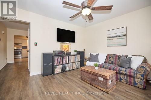 91 Bell Street, Port Colborne, ON - Indoor Photo Showing Living Room