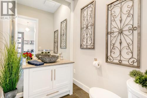 3223 King Road, West Kelowna, BC - Indoor Photo Showing Bathroom