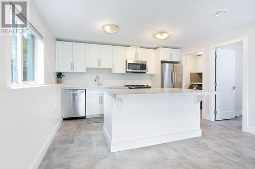 3223 King Road, West Kelowna, BC - Indoor Photo Showing Kitchen With Upgraded Kitchen