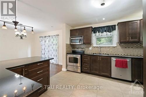 1657 Alta Vista Drive, Ottawa, ON - Indoor Photo Showing Kitchen