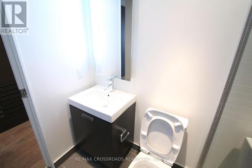 720 - 629 King Street W, Toronto (Waterfront Communities), ON - Indoor Photo Showing Bathroom