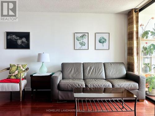 1018 - 75 Bamburgh Circle, Toronto (Steeles), ON - Indoor Photo Showing Living Room