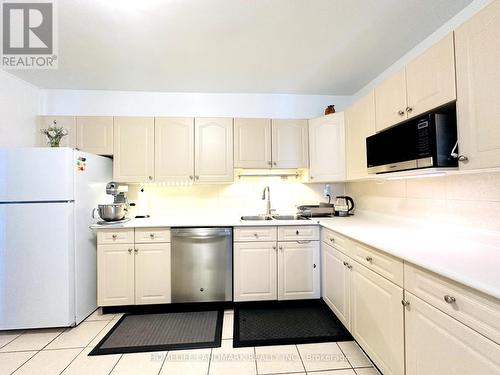 1018 - 75 Bamburgh Circle, Toronto (Steeles), ON - Indoor Photo Showing Kitchen With Double Sink