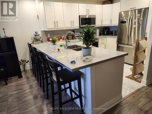 1402 - 7601 Bathurst Street, Vaughan, ON - Indoor Photo Showing Kitchen With Double Sink