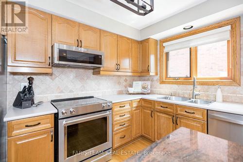 12 Lincoln Place, Markham, ON - Indoor Photo Showing Kitchen With Double Sink