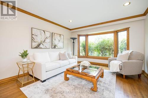 12 Lincoln Place, Markham, ON - Indoor Photo Showing Living Room