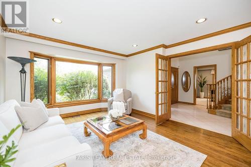 12 Lincoln Place, Markham, ON - Indoor Photo Showing Living Room