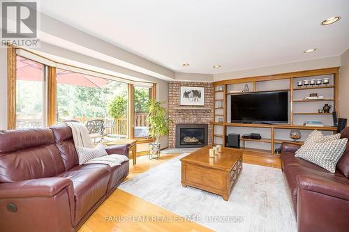 12 Lincoln Place, Markham, ON - Indoor Photo Showing Living Room With Fireplace