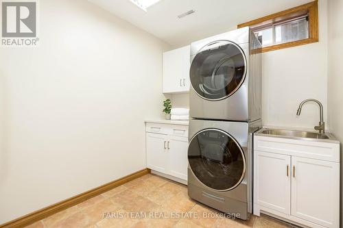 12 Lincoln Place, Markham, ON - Indoor Photo Showing Laundry Room