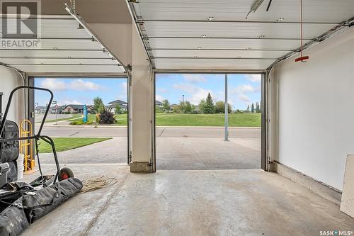 102 Milne Crescent, Saskatoon, SK - Indoor Photo Showing Garage