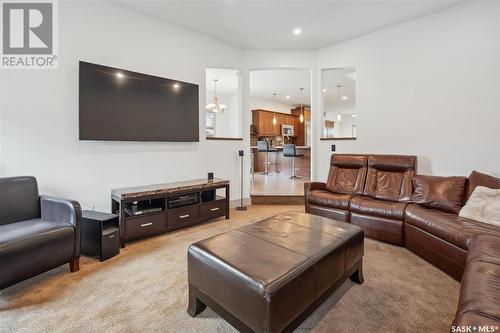 102 Milne Crescent, Saskatoon, SK - Indoor Photo Showing Living Room