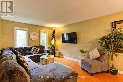 39 Downer Crescent, Wasaga Beach, ON - Indoor Photo Showing Living Room