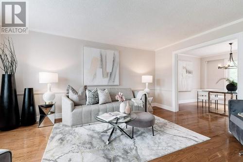 2182 Maplewood Drive, Burlington, ON - Indoor Photo Showing Living Room