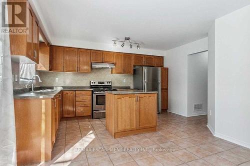 3120 Wheatstone Avenue, Mississauga, ON - Indoor Photo Showing Kitchen