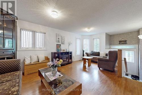 69 Red Maple Drive, Brampton (Brampton West), ON - Indoor Photo Showing Living Room