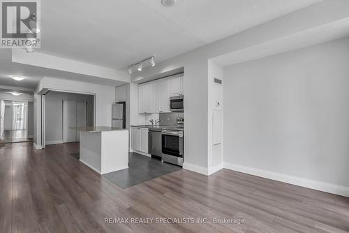 309 - 225 Webb Drive, Mississauga, ON - Indoor Photo Showing Kitchen