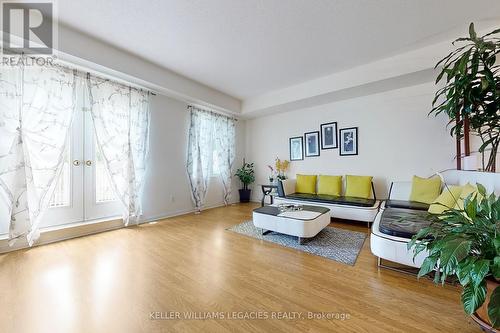 13 - 3029 Finch Avenue W, Toronto (Humbermede), ON - Indoor Photo Showing Living Room