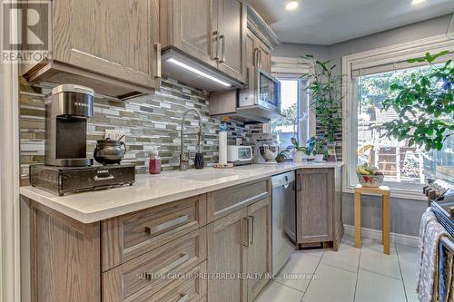 100 Midale Crescent, London, ON - Indoor Photo Showing Kitchen