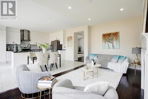 111 Petch Avenue, Caledon, ON - Indoor Photo Showing Living Room