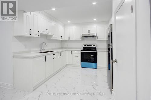 111 Petch Avenue, Caledon, ON - Indoor Photo Showing Kitchen With Double Sink