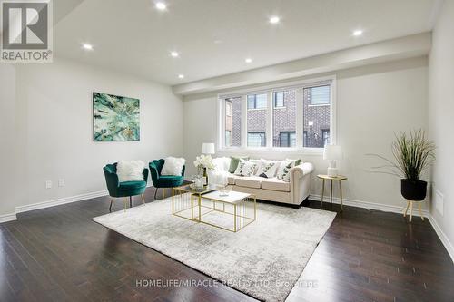 111 Petch Avenue, Caledon, ON - Indoor Photo Showing Living Room